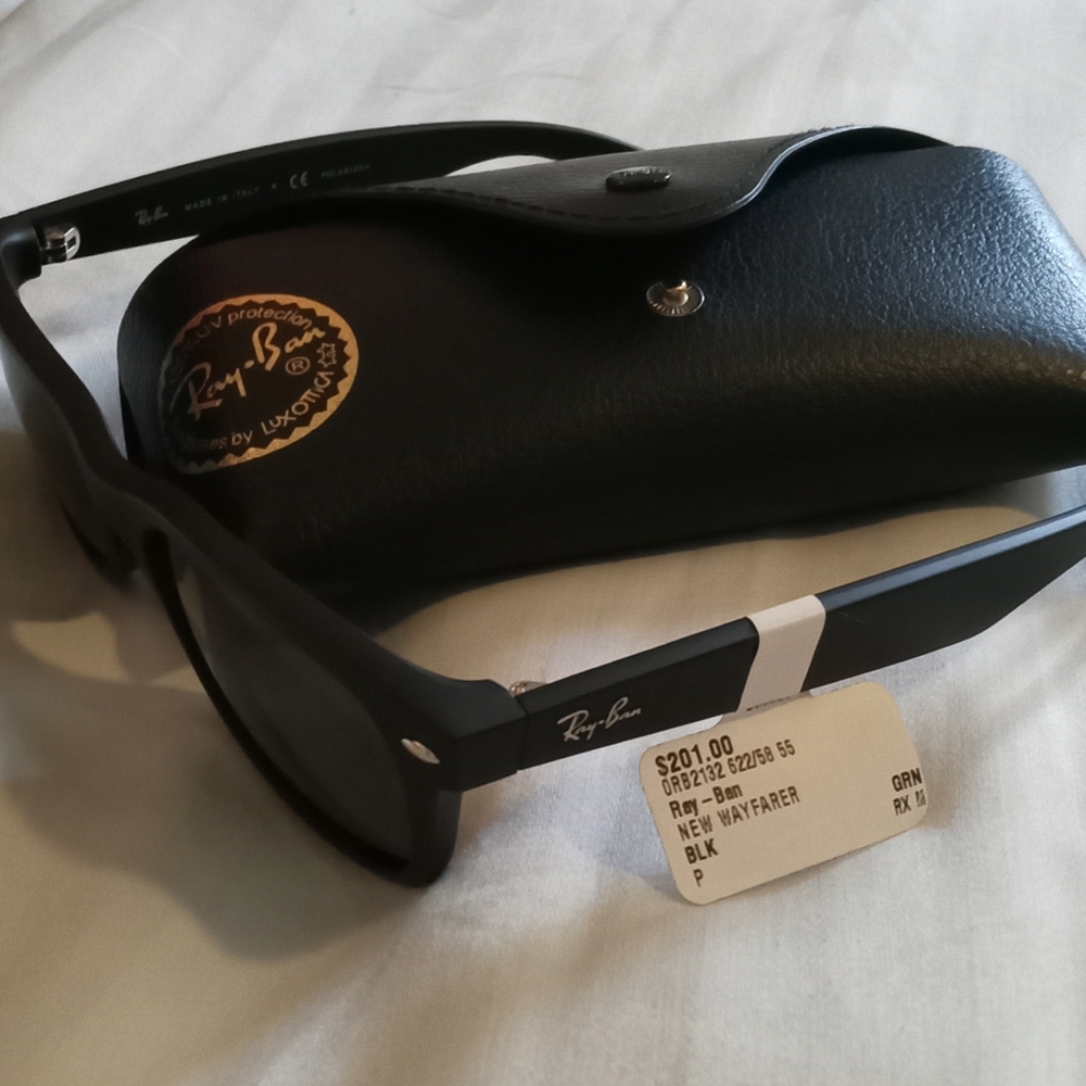 Ray-Ban Wayfarer Brand New With Tags And Ray Ban Case